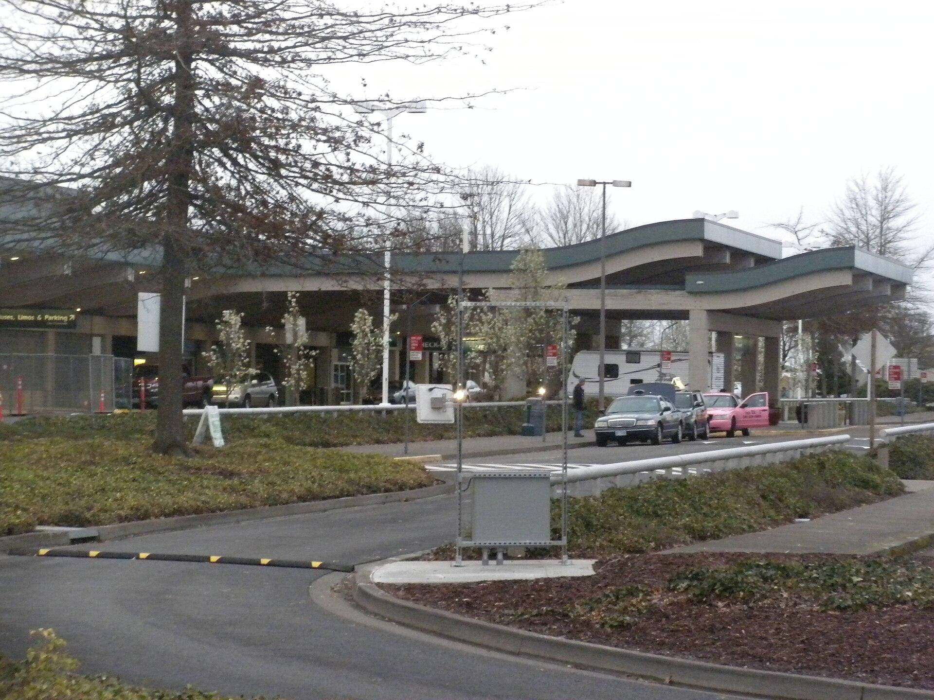 Eugene Airport terminal curb, parking, and passenger drop-off