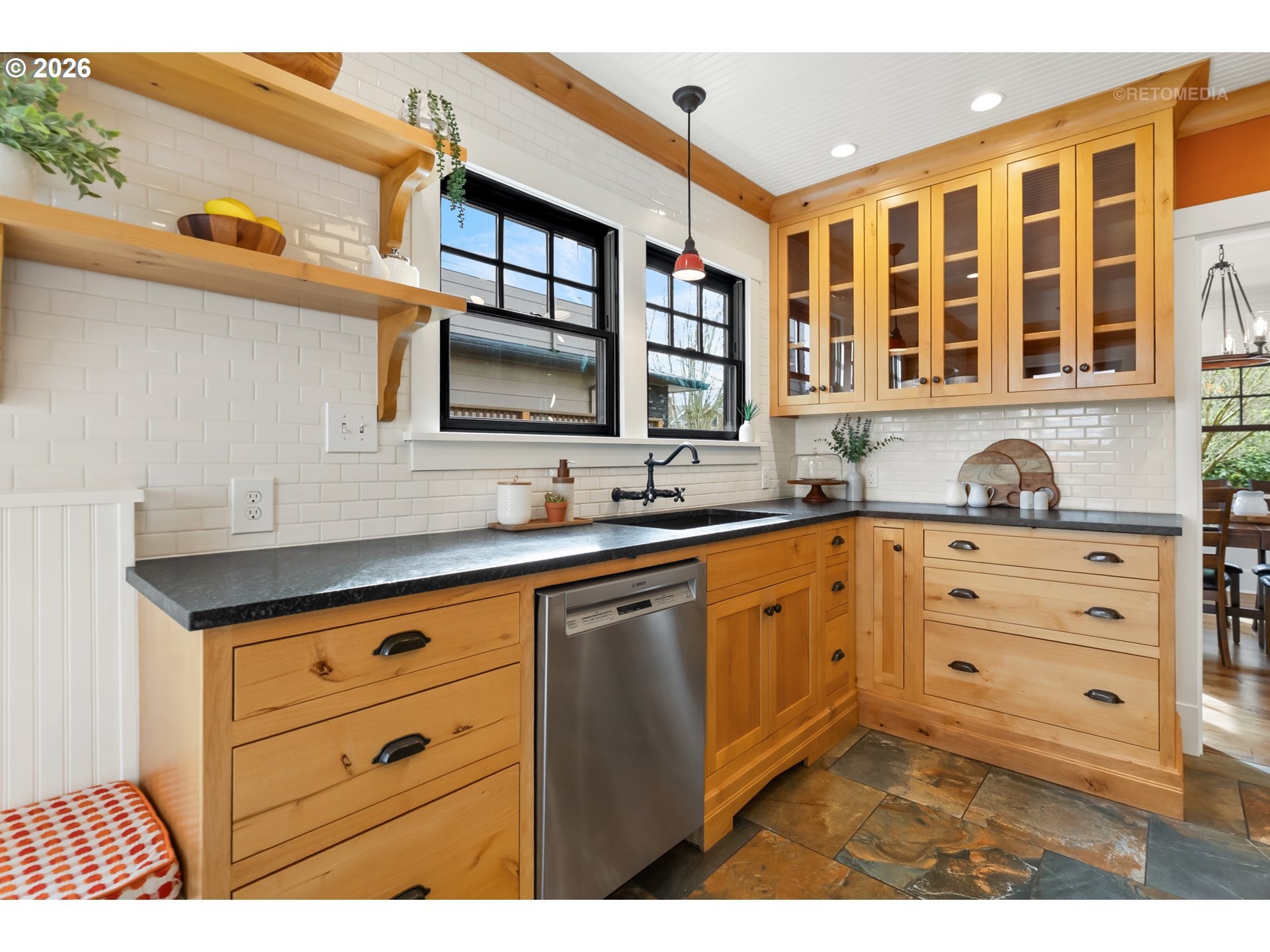 4005 NE HASSALO ST, Portland, OR 97232, photo 7 of 48