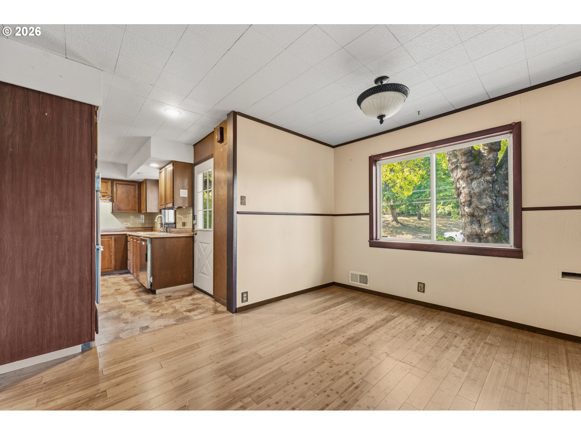 7526 SW CAPITOL HILL RD, Portland, OR 97219, photo 6 of 27