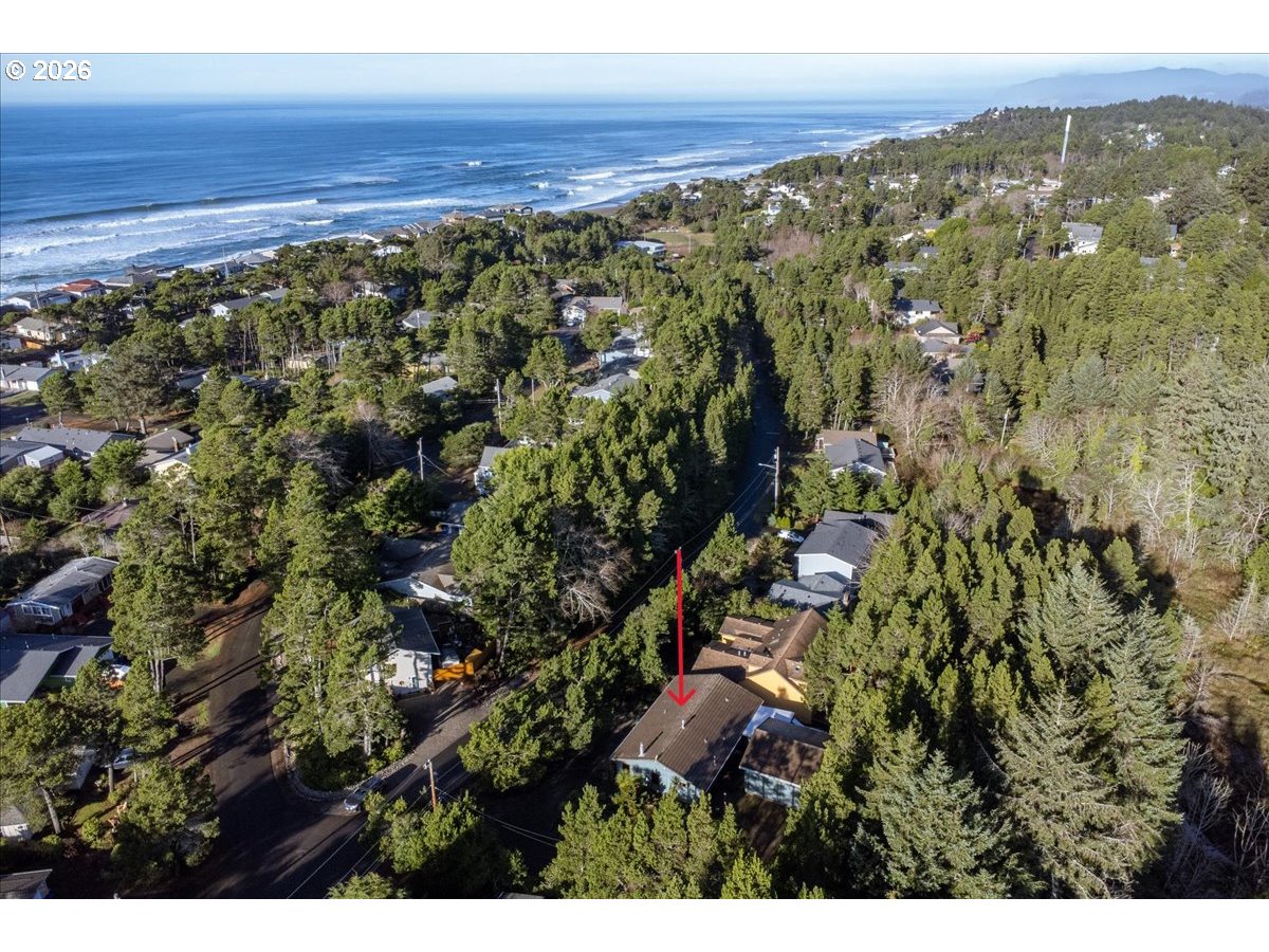5740 PALISADES DR, Lincoln City, OR 97367, photo 3 of 45