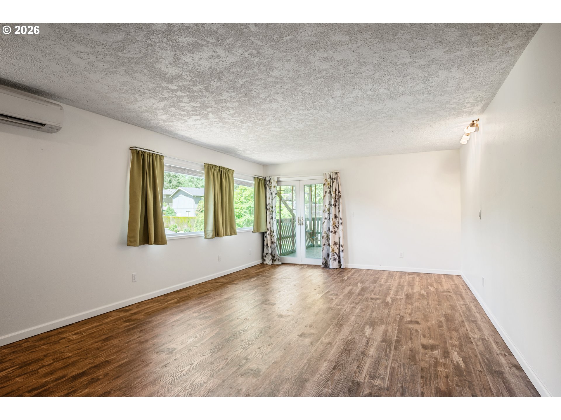 2441 W LYNNWOOD DR, Longview, WA 98632, photo 5 of 44
