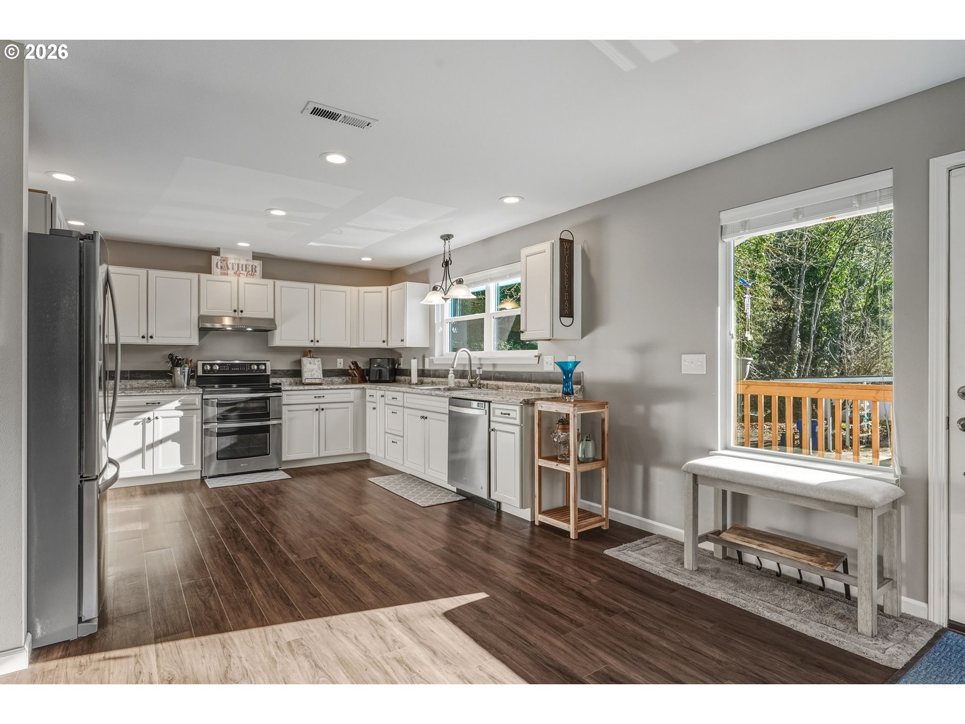 800 N 23RD AVE, Kelso, WA 98626, photo 2 of 27