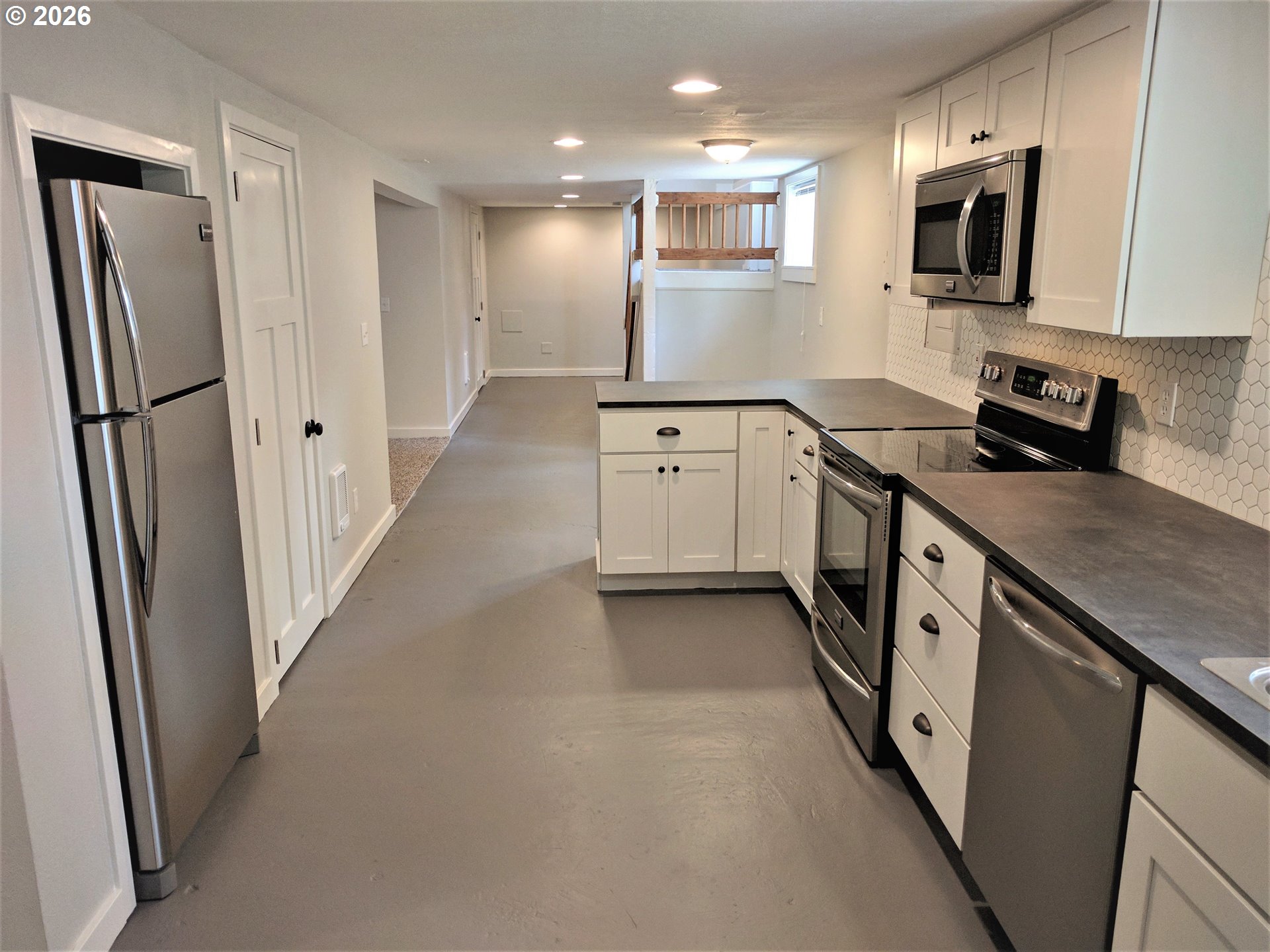 6313 SE 92ND AVE, Portland, OR 97266, photo 3 of 45