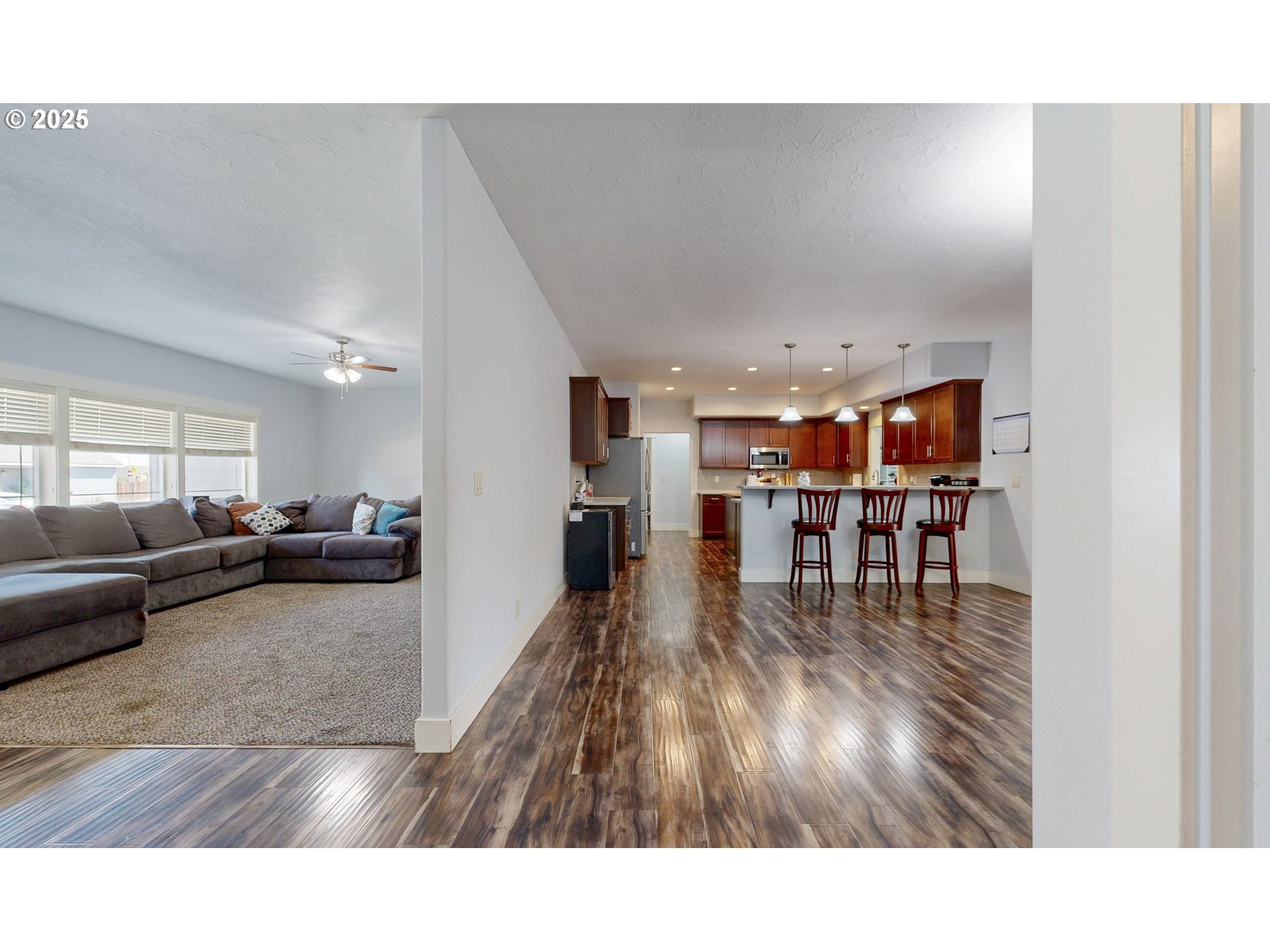 915 SW COYOTE DR, Hermiston, OR 97838, photo 4 of 29