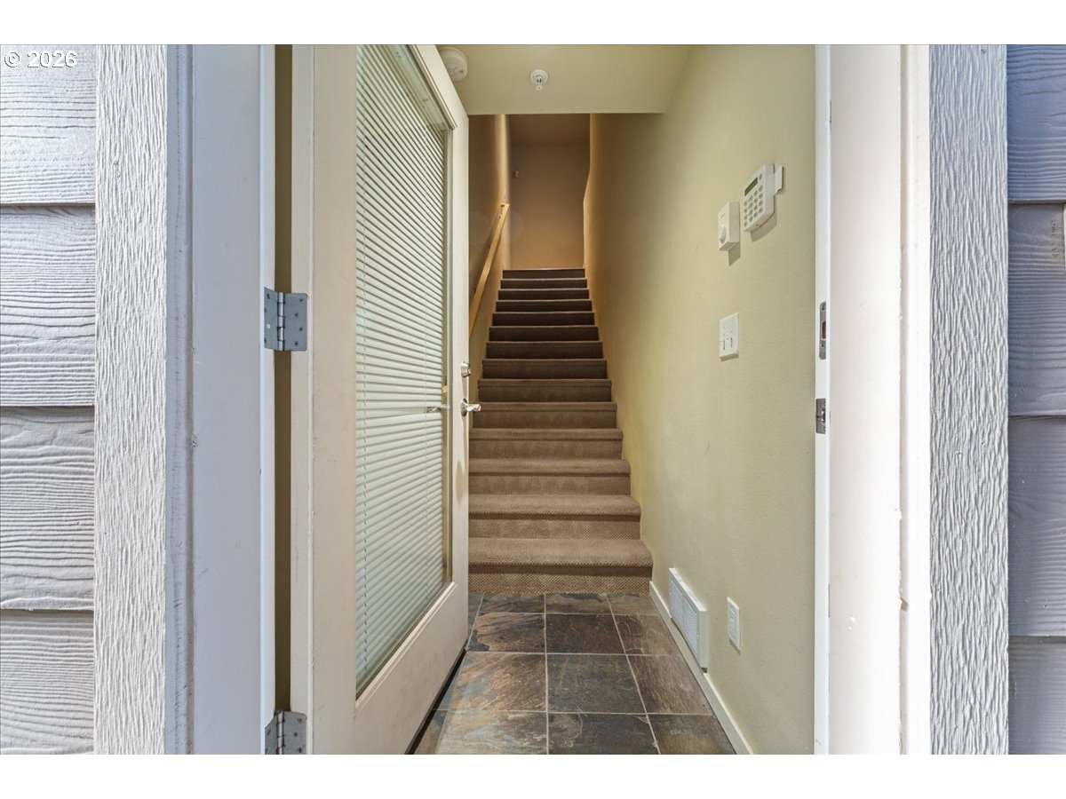 7534 N BURLINGTON AVE, Portland, OR 97203, photo 5 of 48