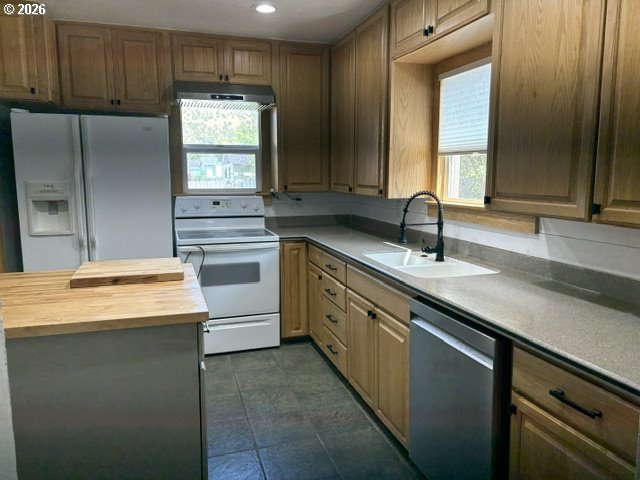 311 NW 3RD AVE, John Day, OR 97845, photo 3 of 28