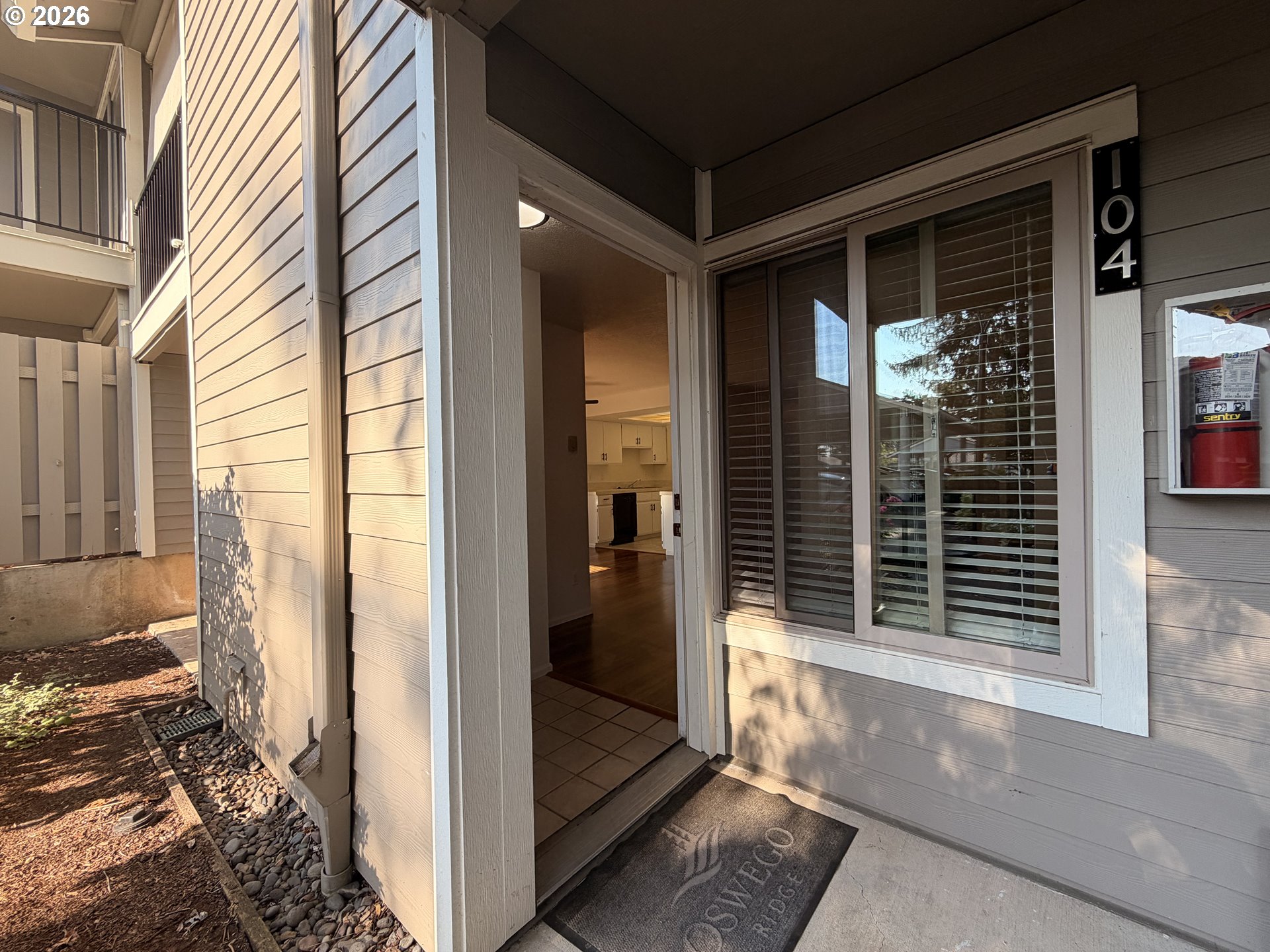 86 KINGSGATE RD F104, Lake Oswego, OR 97035, photo 2 of 26