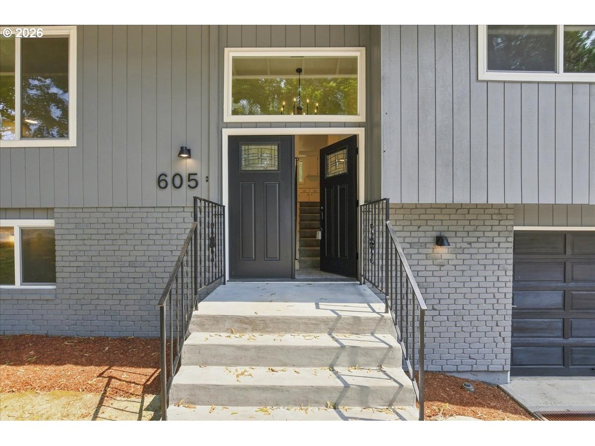 605 NE 8TH AVE, Battle Ground, WA 98604, photo 2 of 29