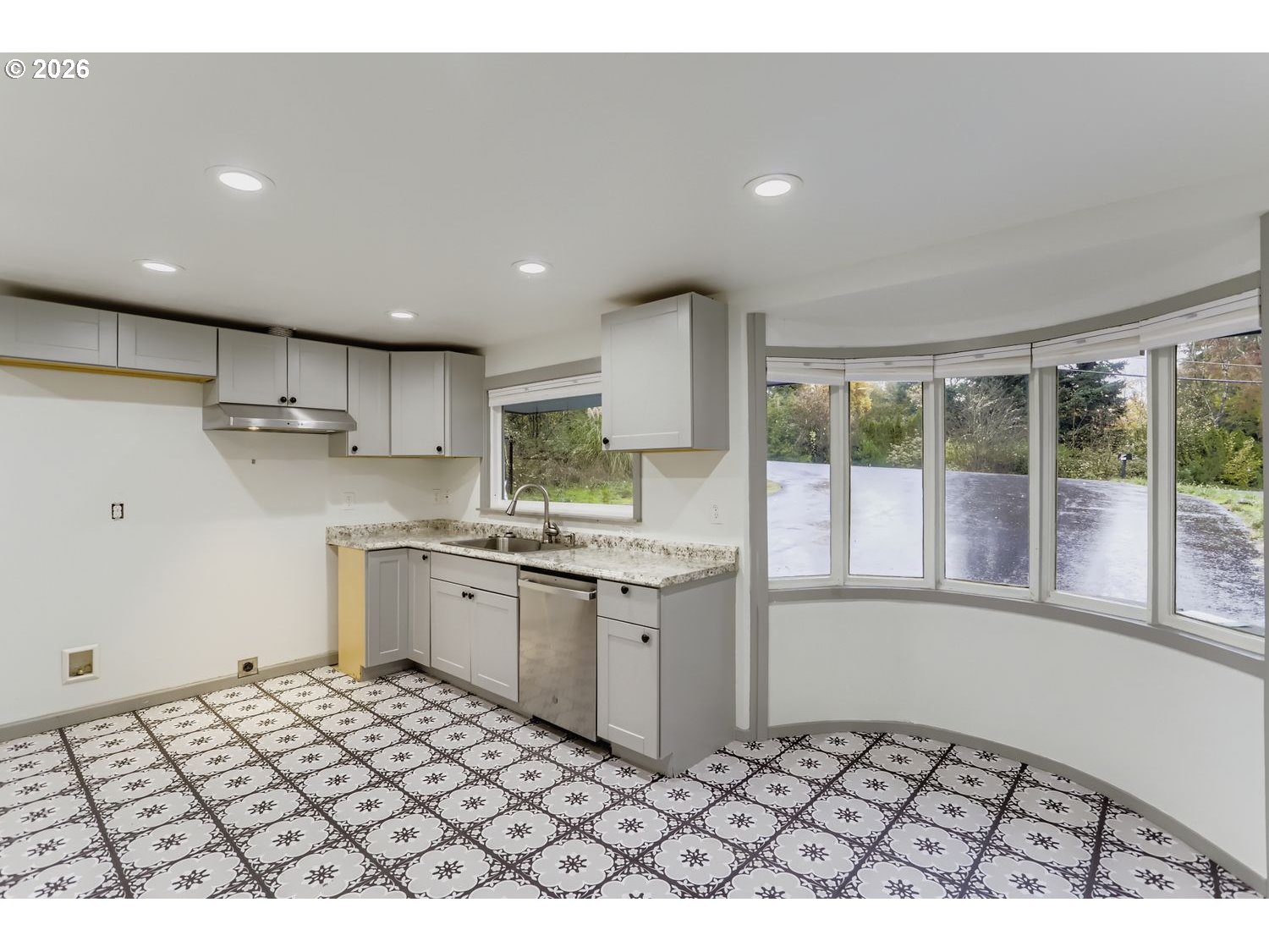 14661 SE ROYER RD, Damascus, OR 97089, photo 6 of 40