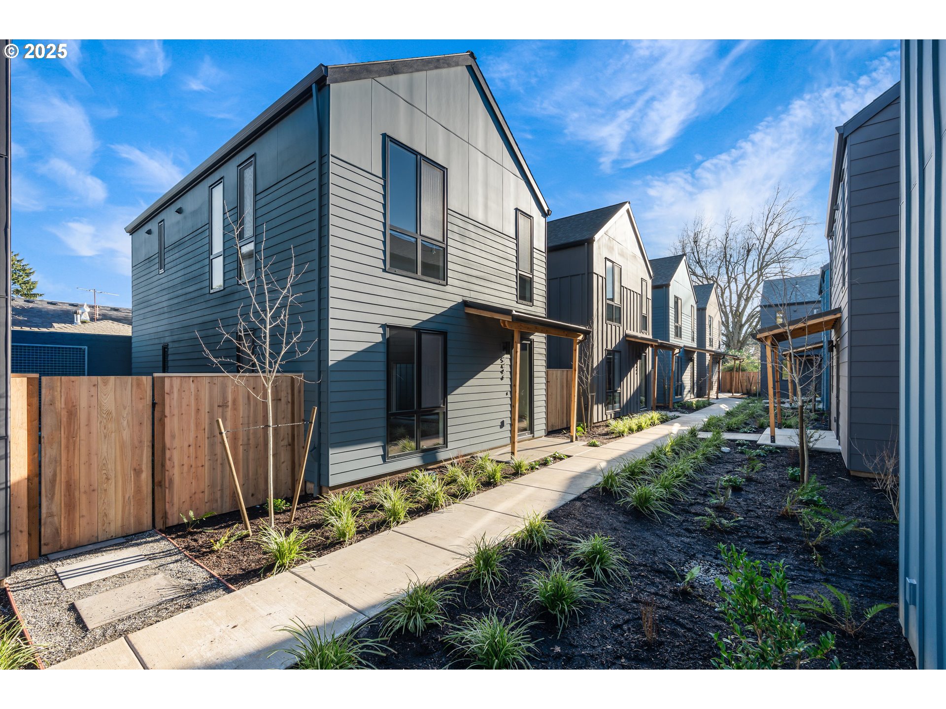 5492 SE Boise ST, Portland, OR 97206, photo 3 of 48