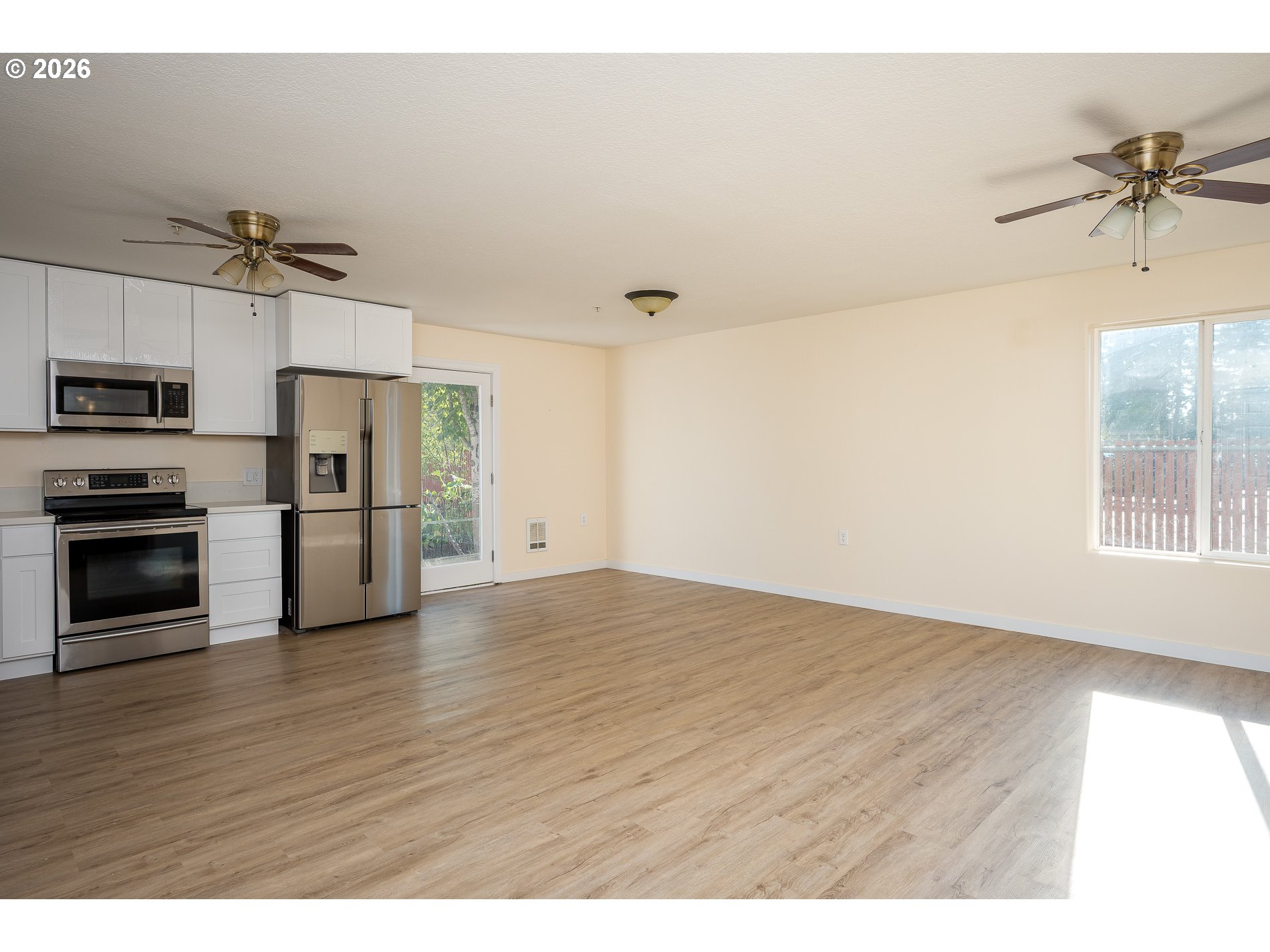 665 SE 197TH AVE, Portland, OR 97233, photo 5 of 22