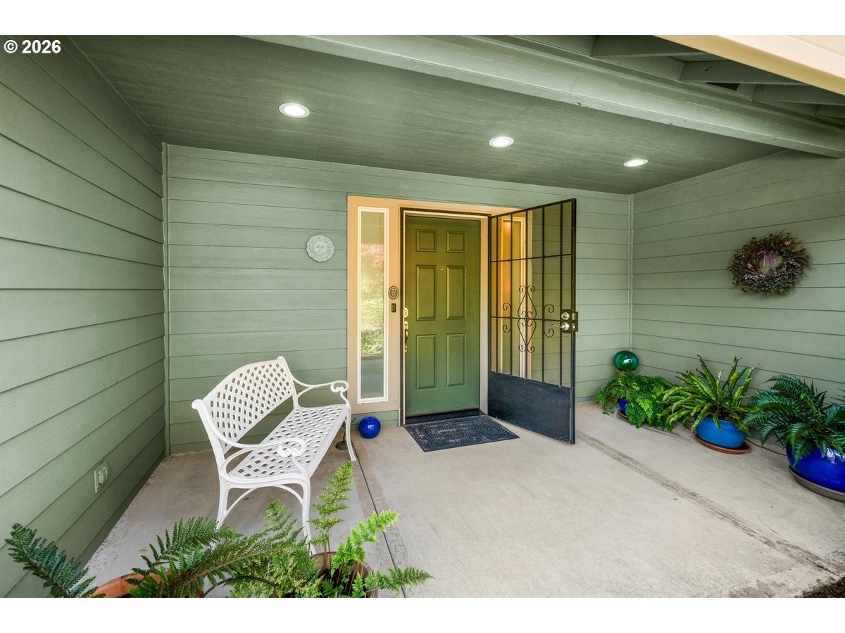 2662 NW MT ASHLAND DR, McMinnville, OR 97128, photo 5 of 48