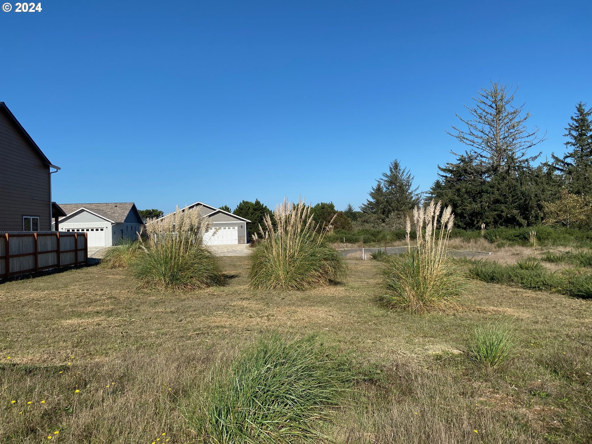 649 SPYGLASS DR, Bandon, OR 97411, photo 2 of 23