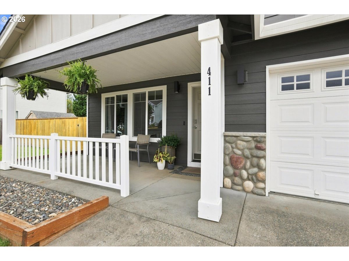 411 S MAPLE AVE, Yacolt, WA 98675, photo 3 of 43