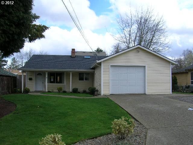 320 SE Linden Ct