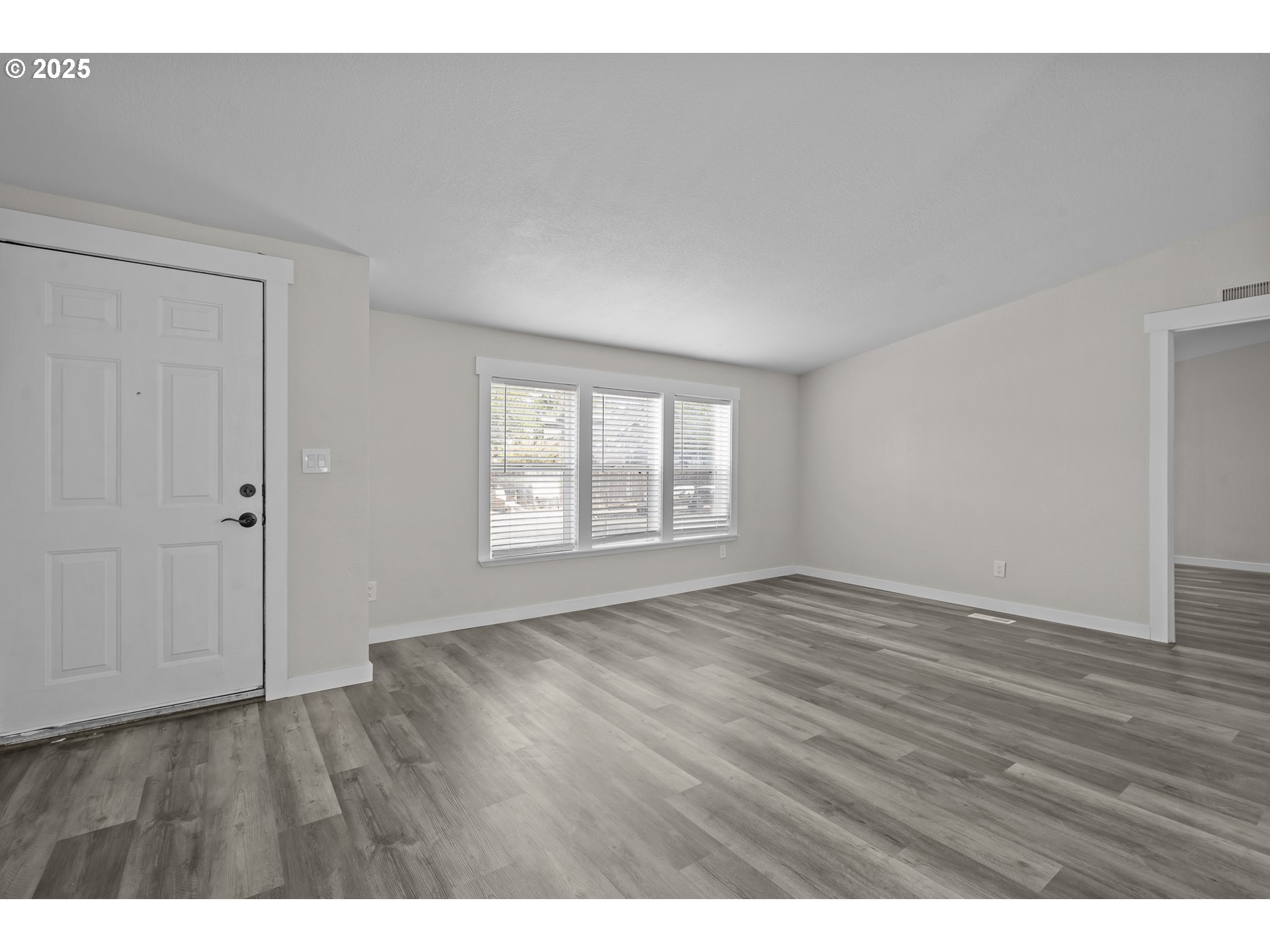 1074 RODAN AVE SE, Salem, OR 97306, photo 5 of 35