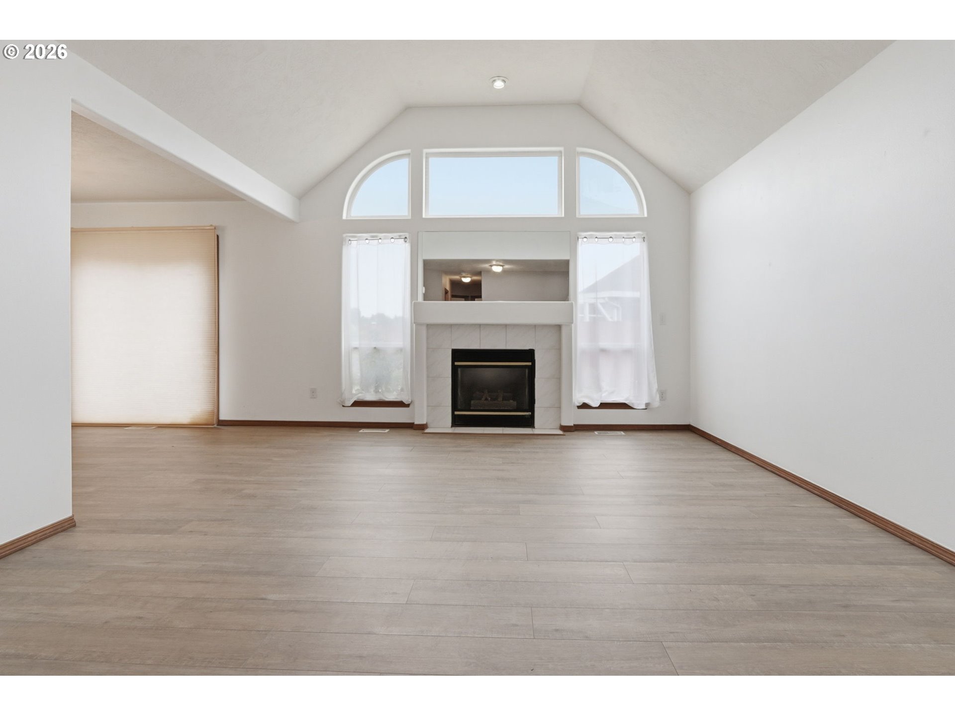 945 NE Lija LOOP, Portland, OR 97211, photo 2 of 41