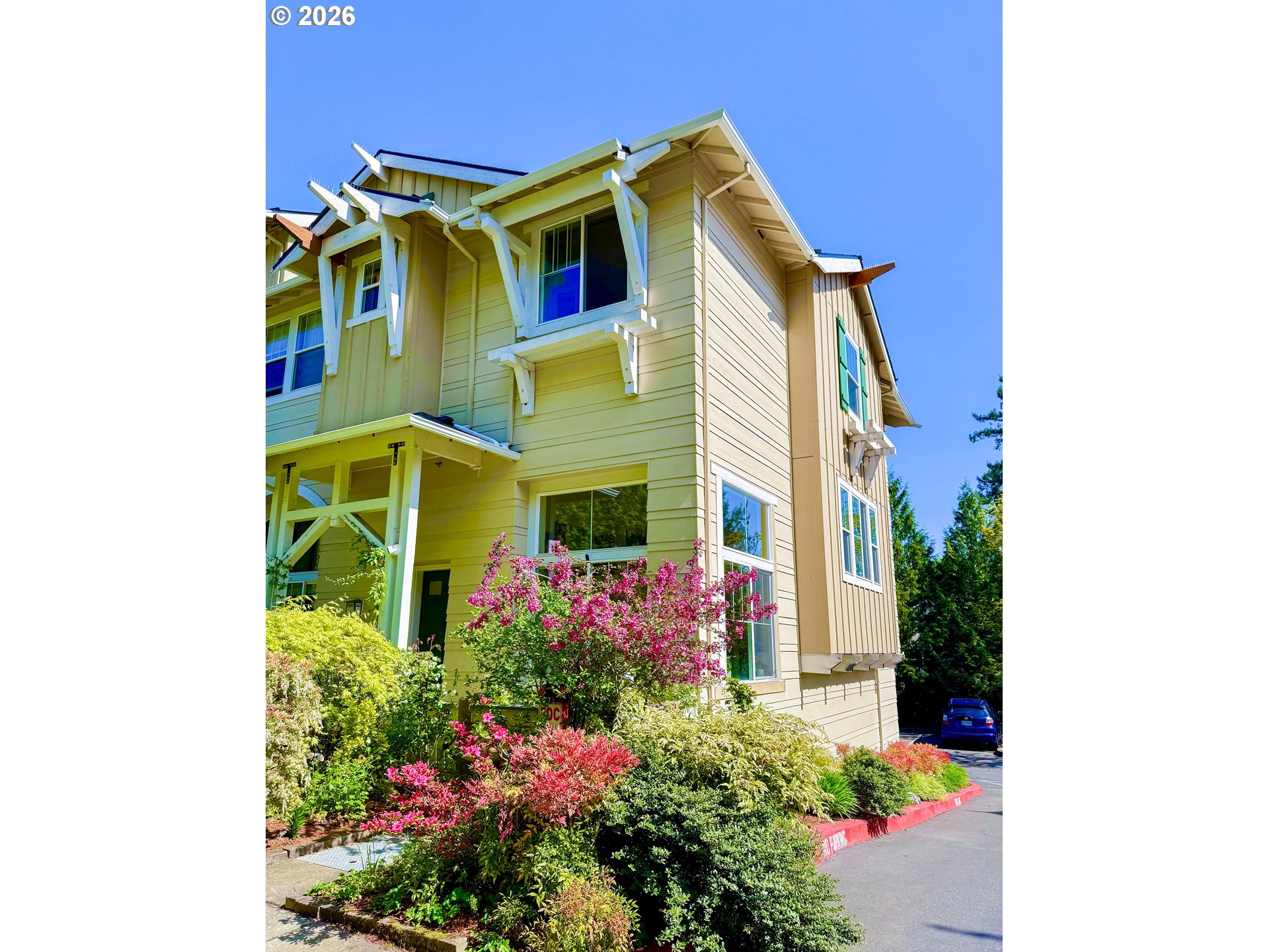 2608 SW HUME CT, Portland, OR 97219, photo 2 of 38