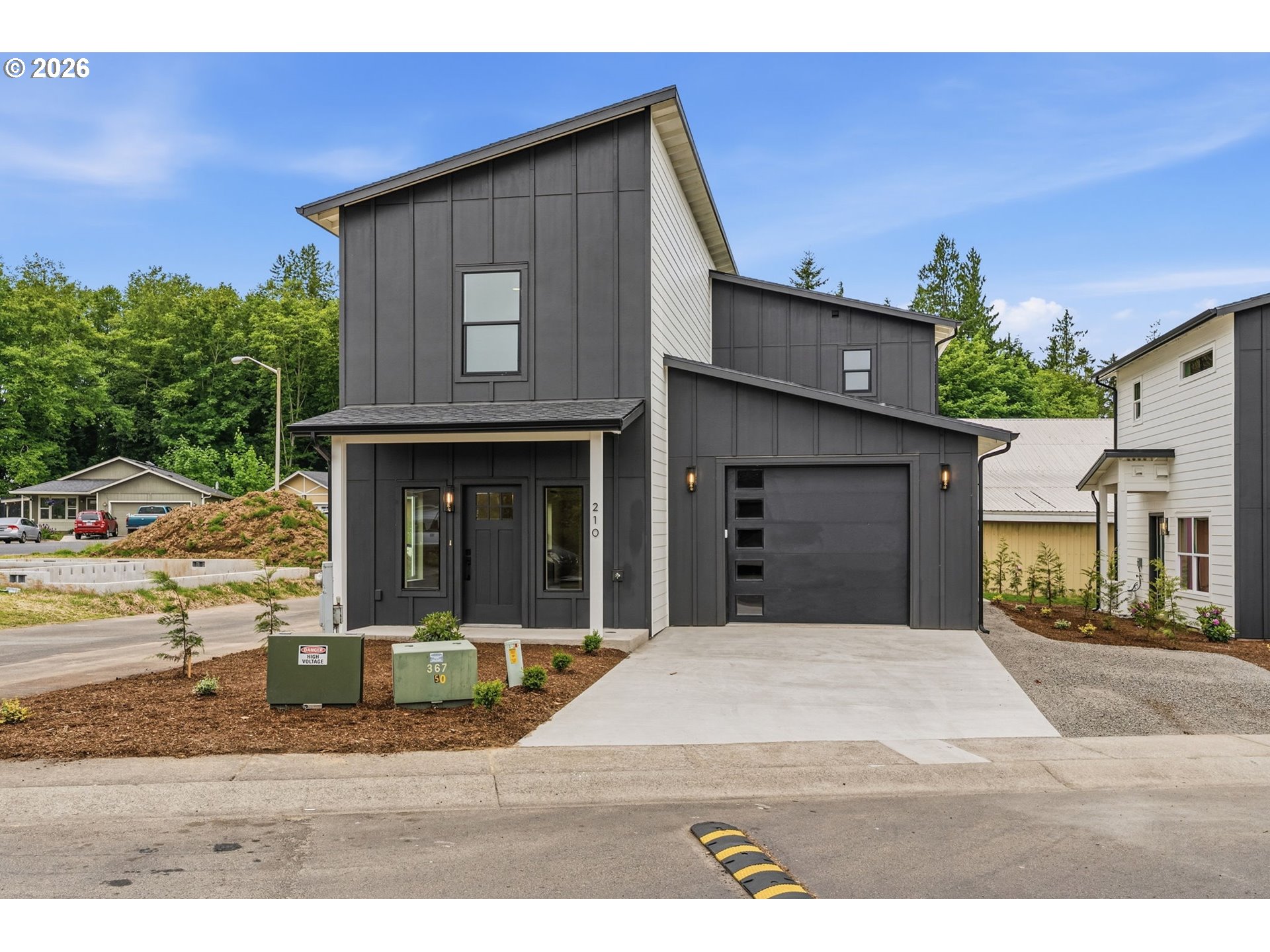 210 GLENGATE ST, Cathlamet, WA 98612, photo 2 of 25