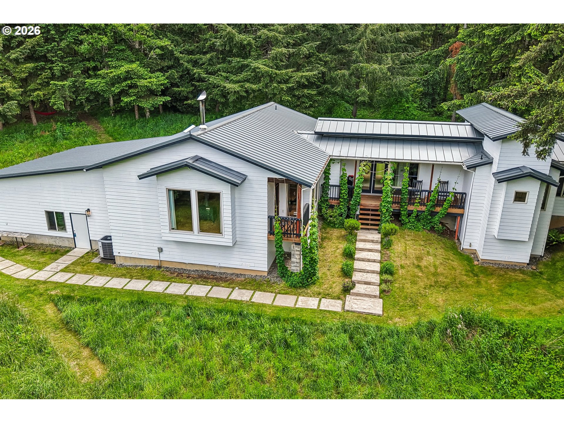 873 MOUNTAIN VIEW RD, Kalama, WA 98625, photo 2 of 45
