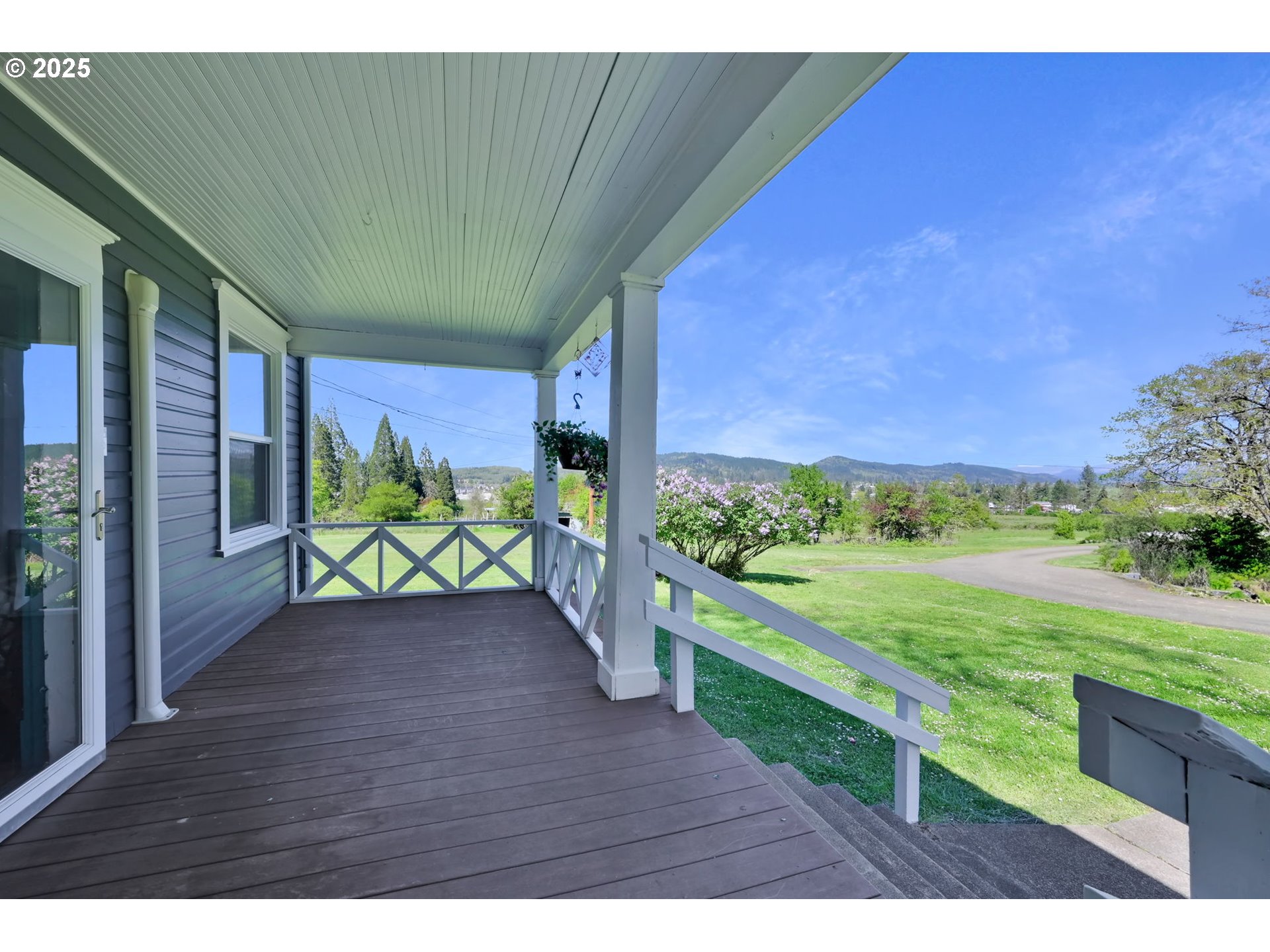 1878 TRAILS END LN, Sutherlin, OR 97479, photo 4 of 36