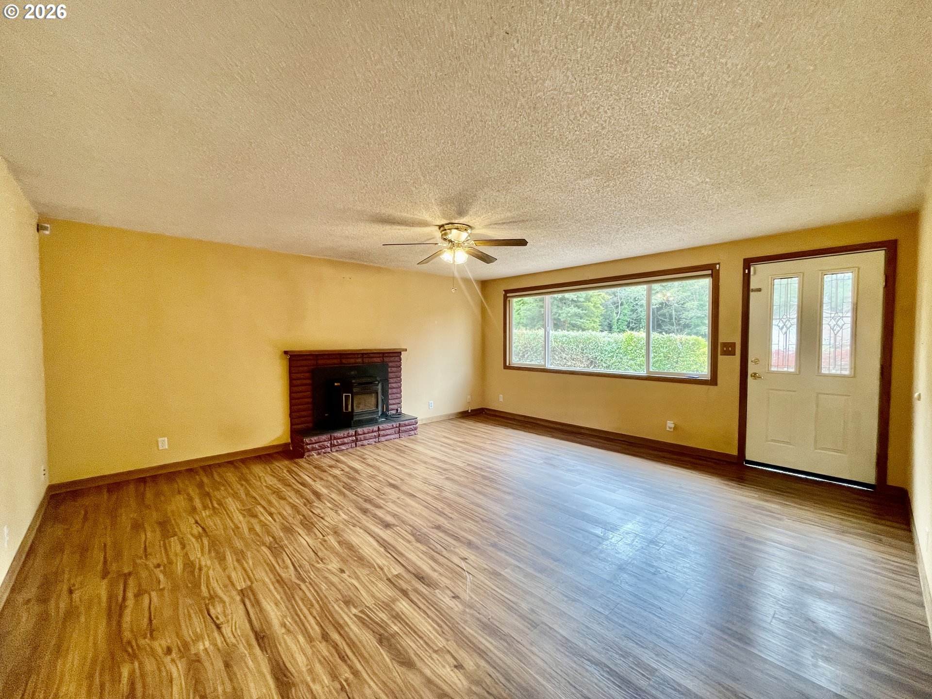 1840 OCEAN BLVD, Coos Bay, OR 97420, photo 5 of 38