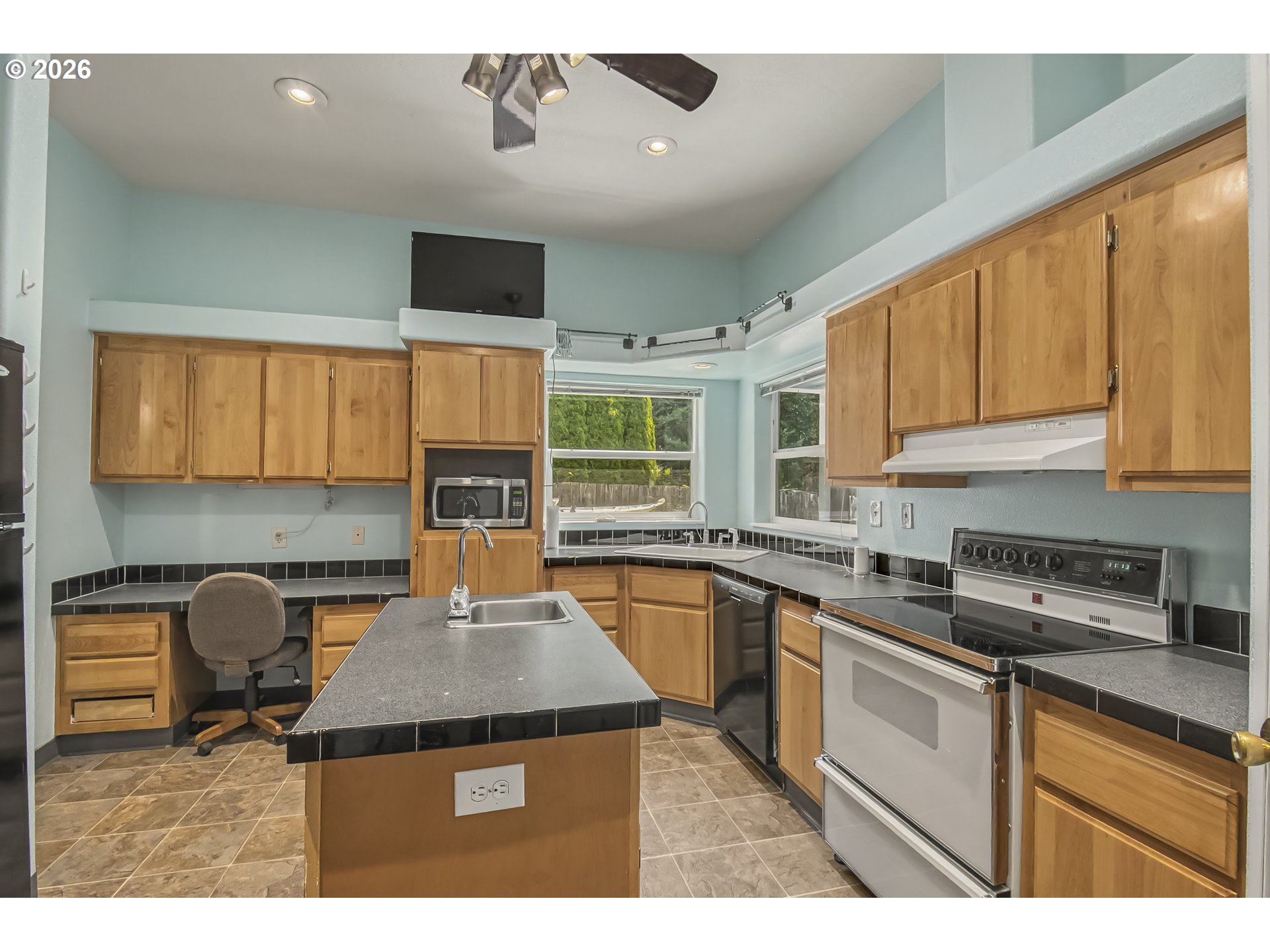 25561 S HOLMAN RD, Estacada, OR 97023, photo 8 of 37