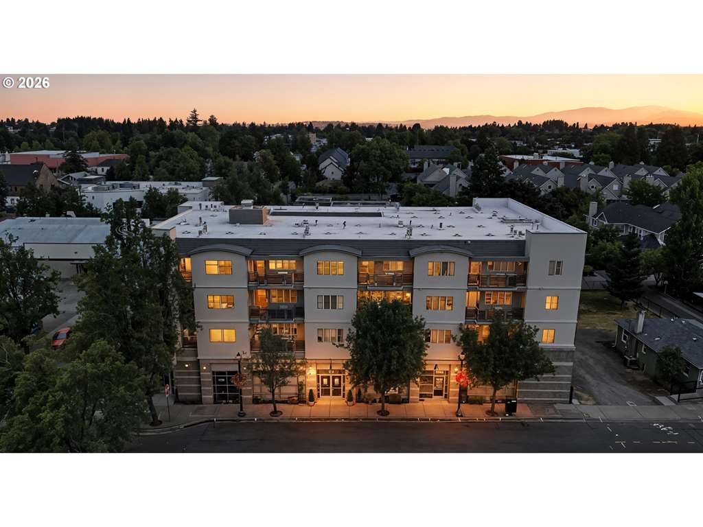 318 NE Roberts Ave Unit 204
