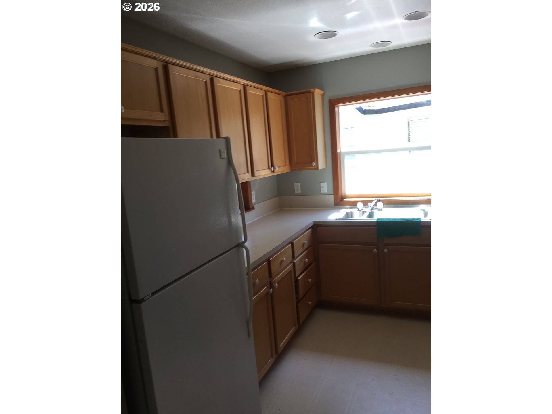 11905 SE SCHILLER ST, Portland, OR 97266, photo 6 of 17