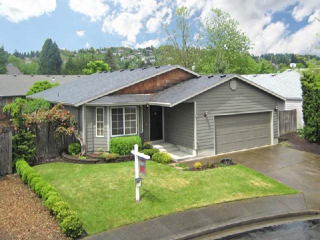 1144 SW James Ct