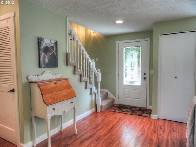 2275 SW AUGUSTA PL, Aloha, OR 97003, photo 3 of 32
