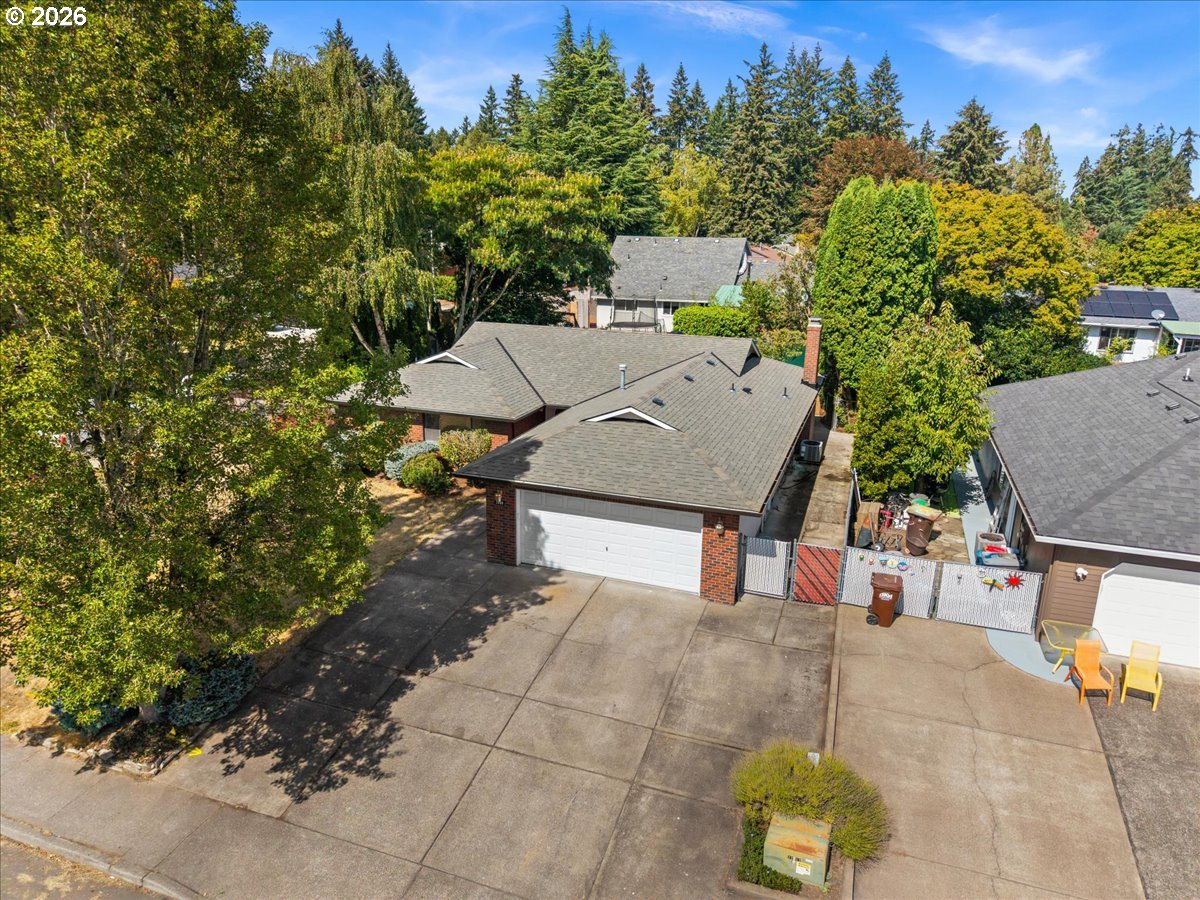 2855 SE CORNUTT ST, Hillsboro, OR 97123, photo 2 of 40