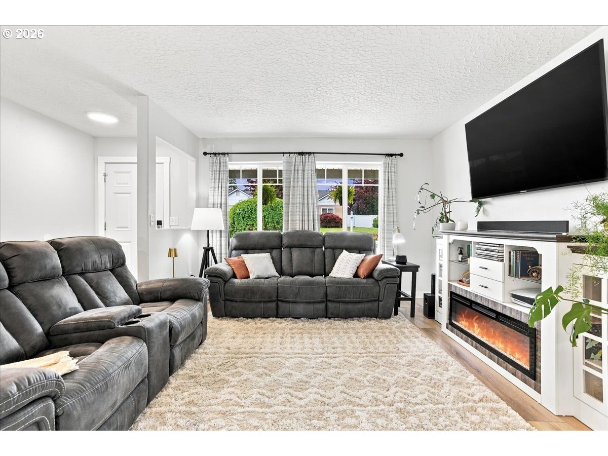 411 S MAPLE AVE, Yacolt, WA 98675, photo 6 of 43