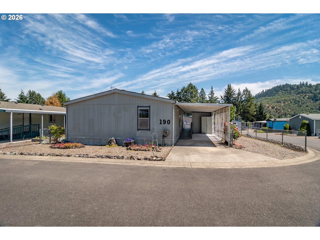 190 Twin Oaks Loop