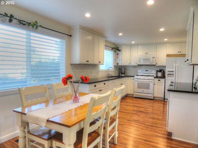 2275 SW AUGUSTA PL, Aloha, OR 97003, photo 8 of 32