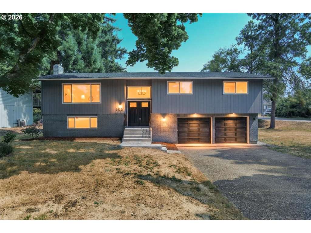 605 NE 8th Ave