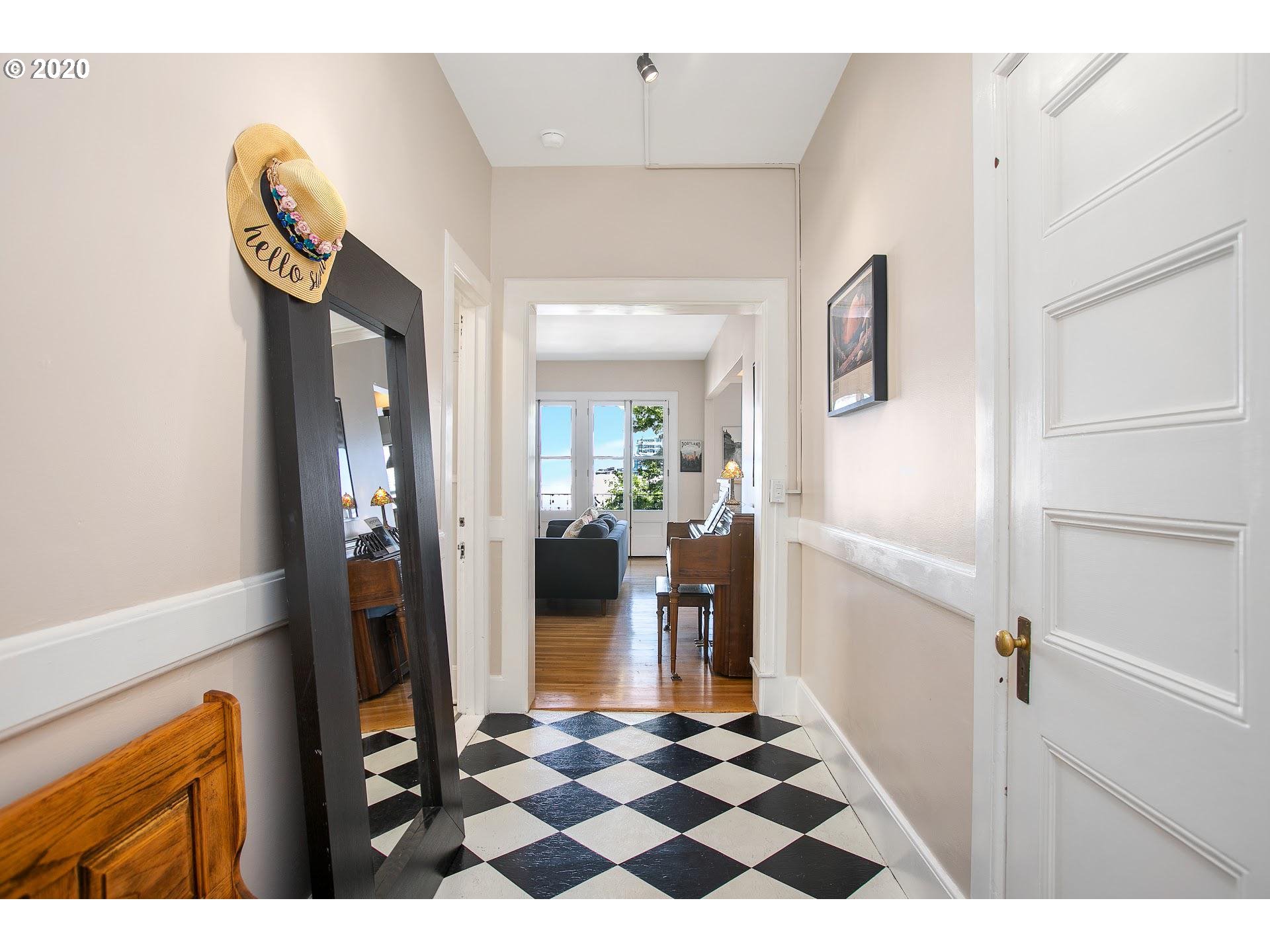 731 SW KING AVE 16, Portland, OR 97205, photo 2 of 24