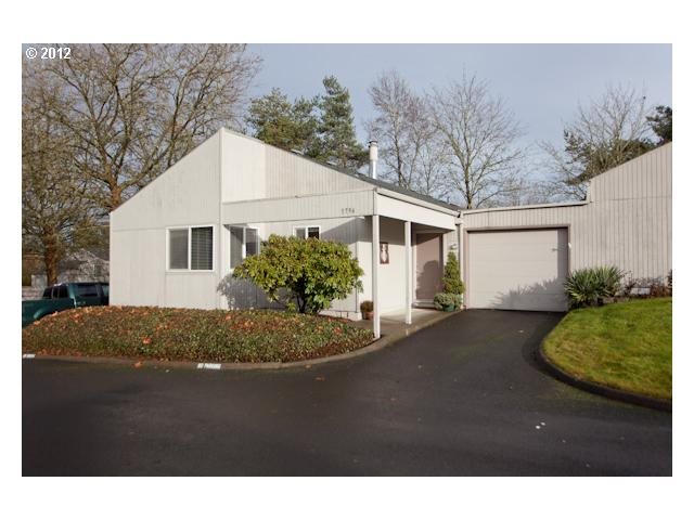 1796 NW Rolling Hill Dr