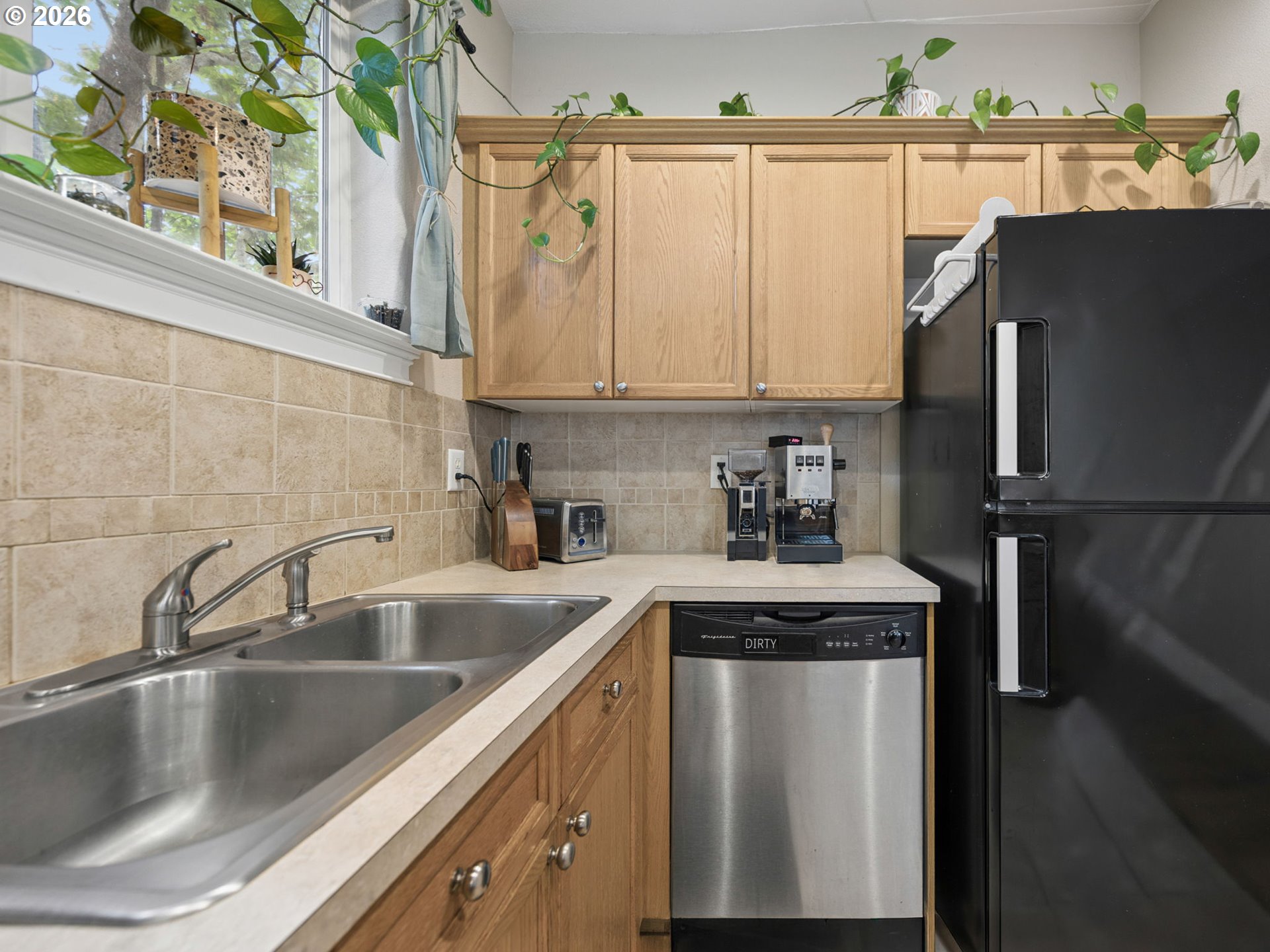 9128 N HUDSON ST, Portland, OR 97203, photo 8 of 44