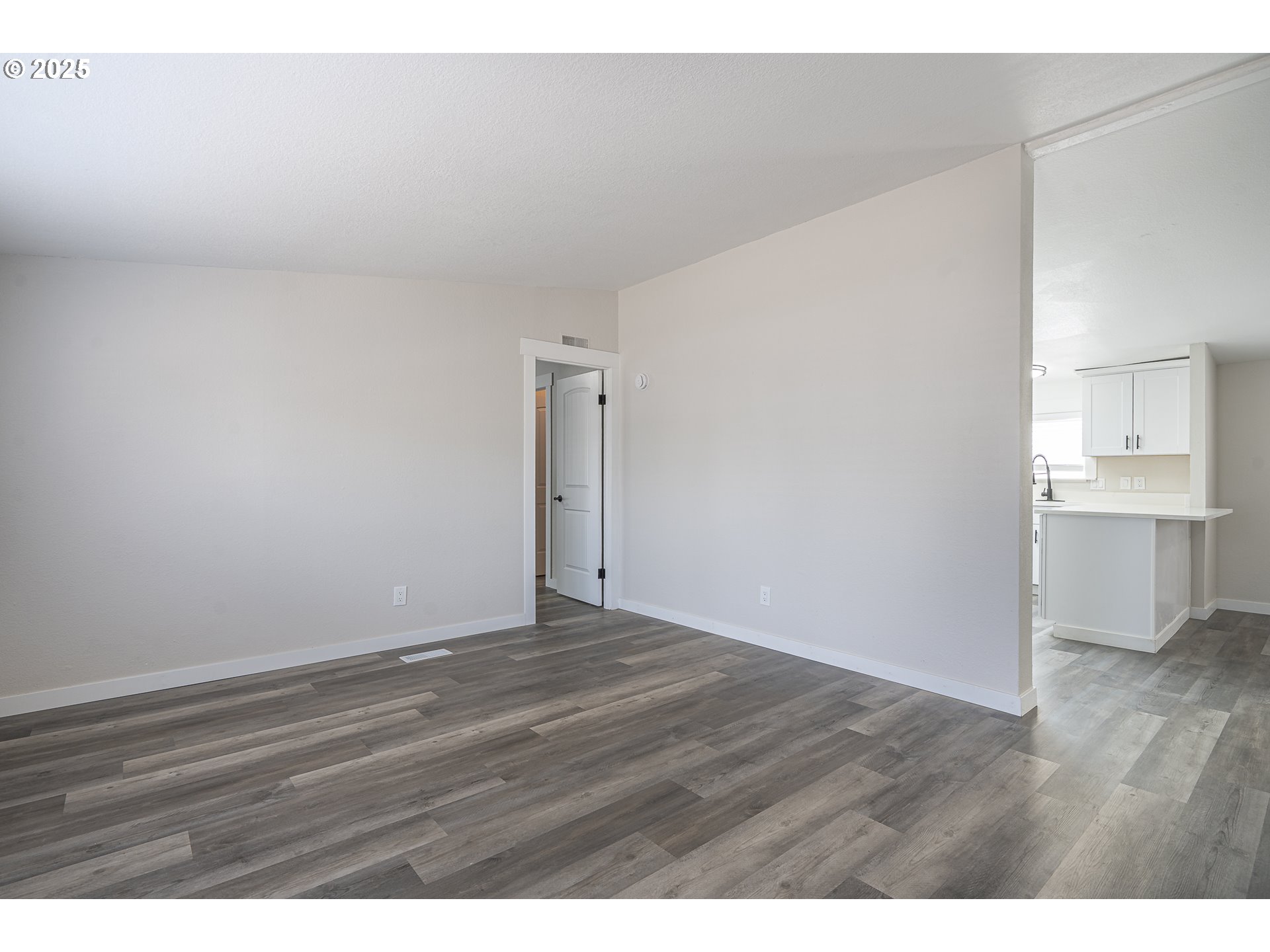1074 RODAN AVE SE, Salem, OR 97306, photo 7 of 35