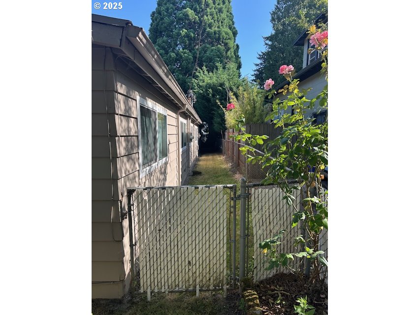 9212 N SAINT LOUIS AVE, Portland, OR 97203, photo 5 of 26