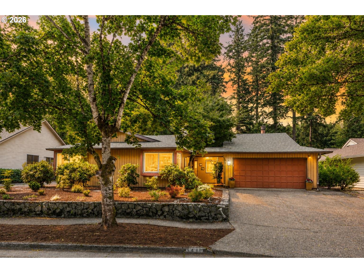 7095 SW TIERRA DEL MAR DR, Beaverton, OR 97007, photo 2 of 48