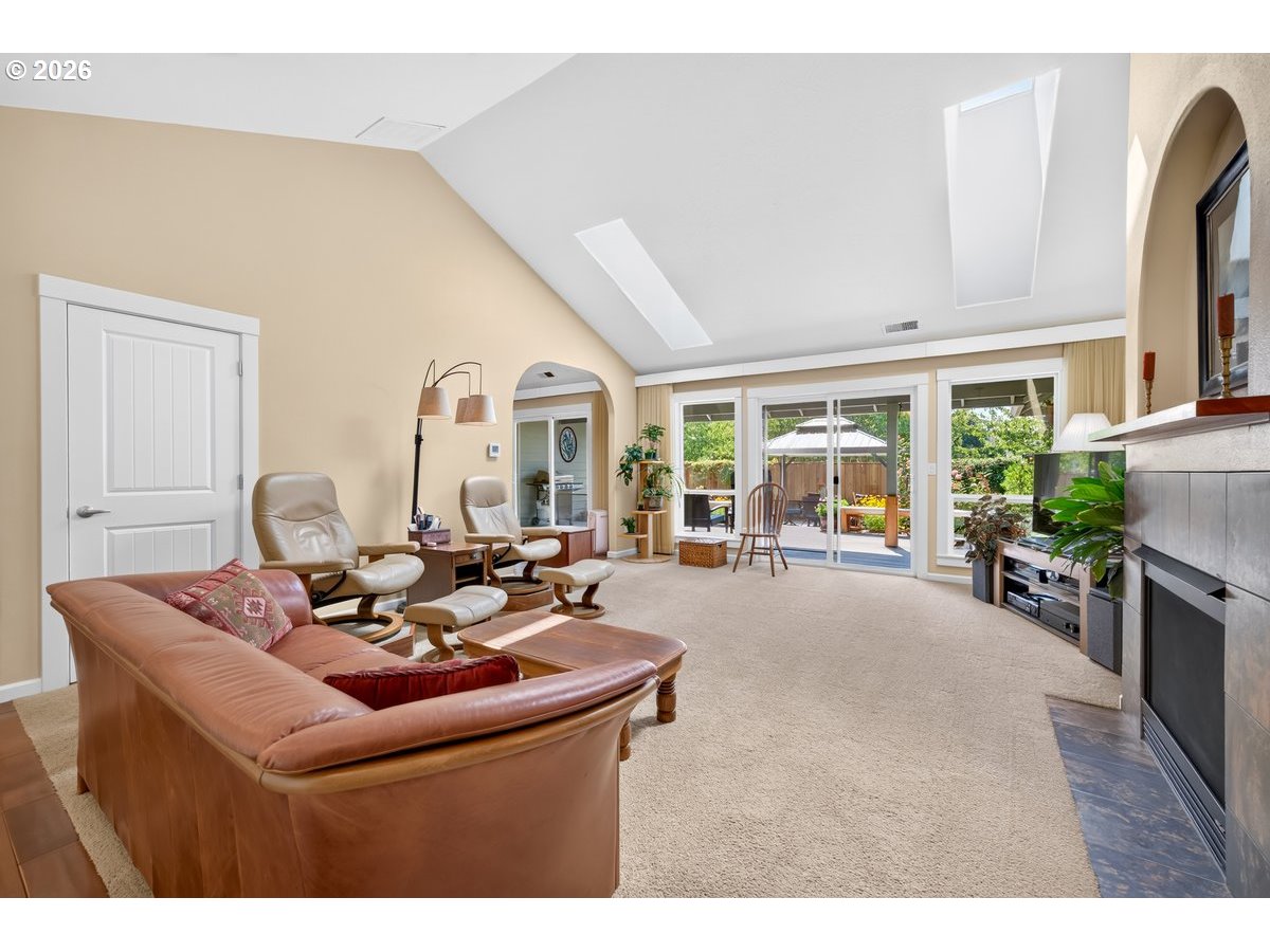 2662 NW MT ASHLAND DR, McMinnville, OR 97128, photo 8 of 48