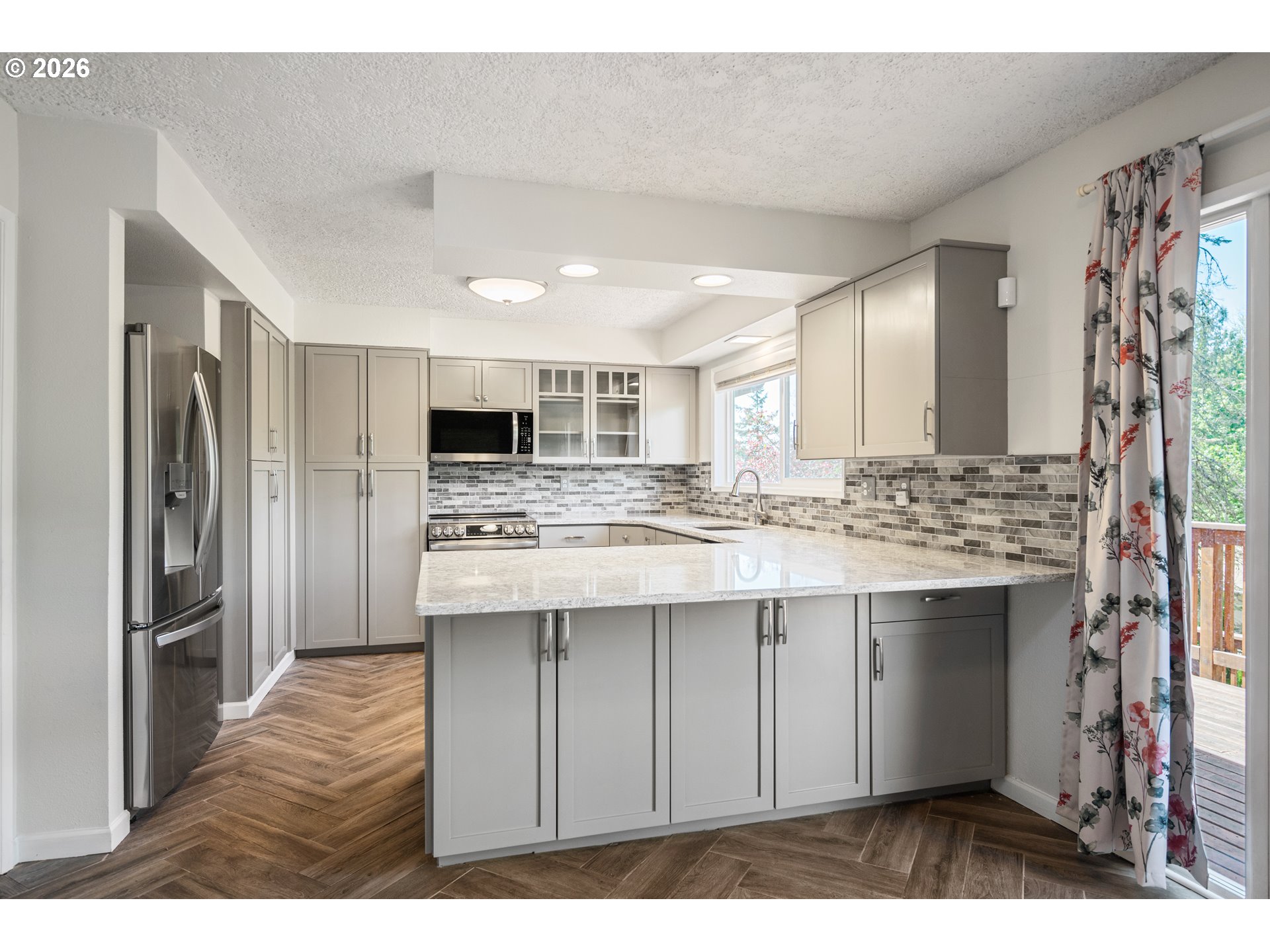 2441 W LYNNWOOD DR, Longview, WA 98632, photo 8 of 44
