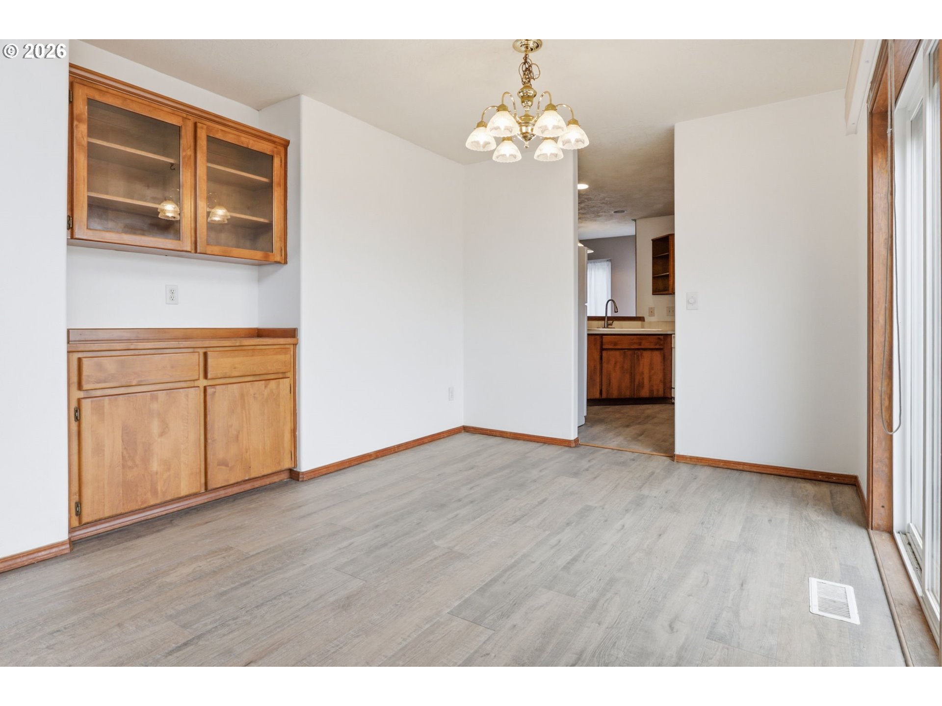 945 NE Lija LOOP, Portland, OR 97211, photo 5 of 41