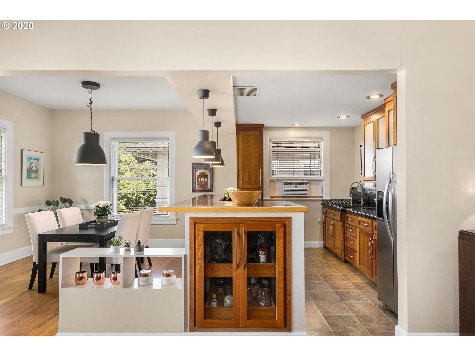 731 SW KING AVE 16, Portland, OR 97205, photo 8 of 24