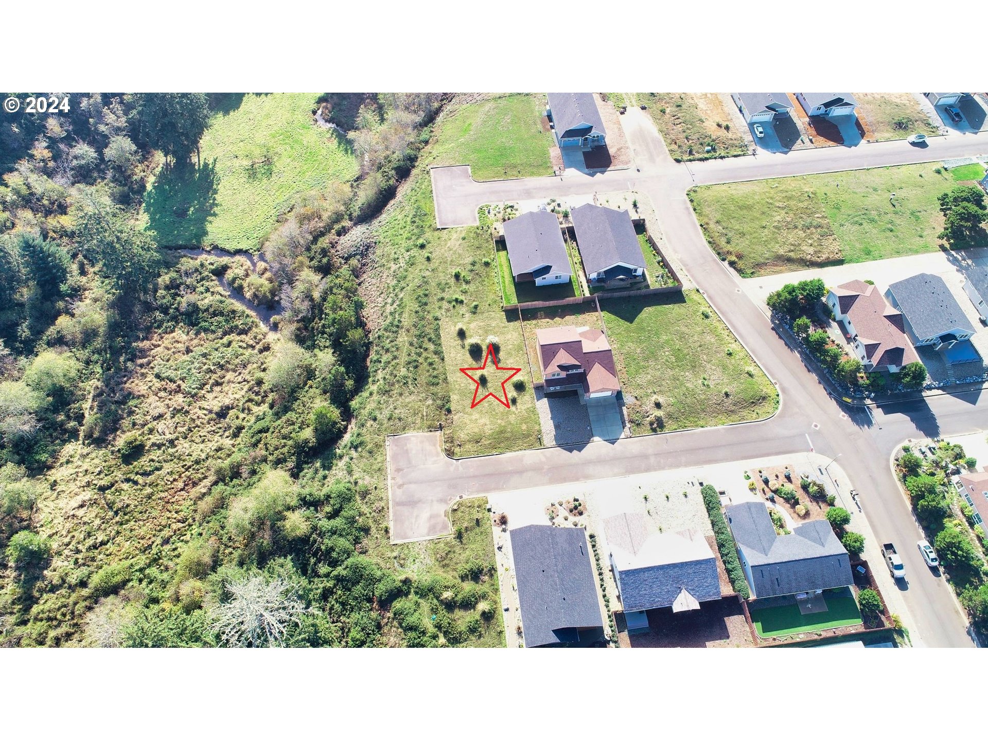 649 SPYGLASS DR, Bandon, OR 97411, photo 4 of 23