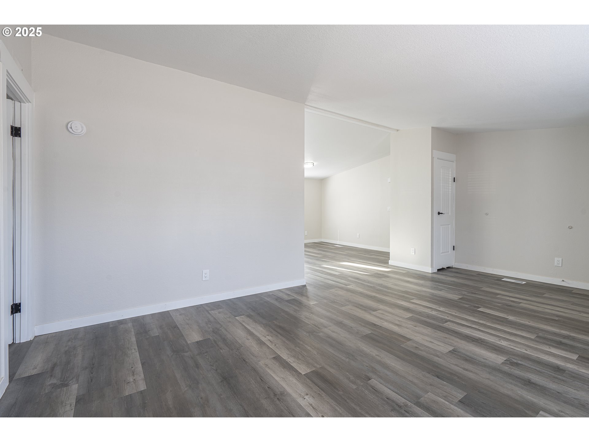 1074 RODAN AVE SE, Salem, OR 97306, photo 6 of 35