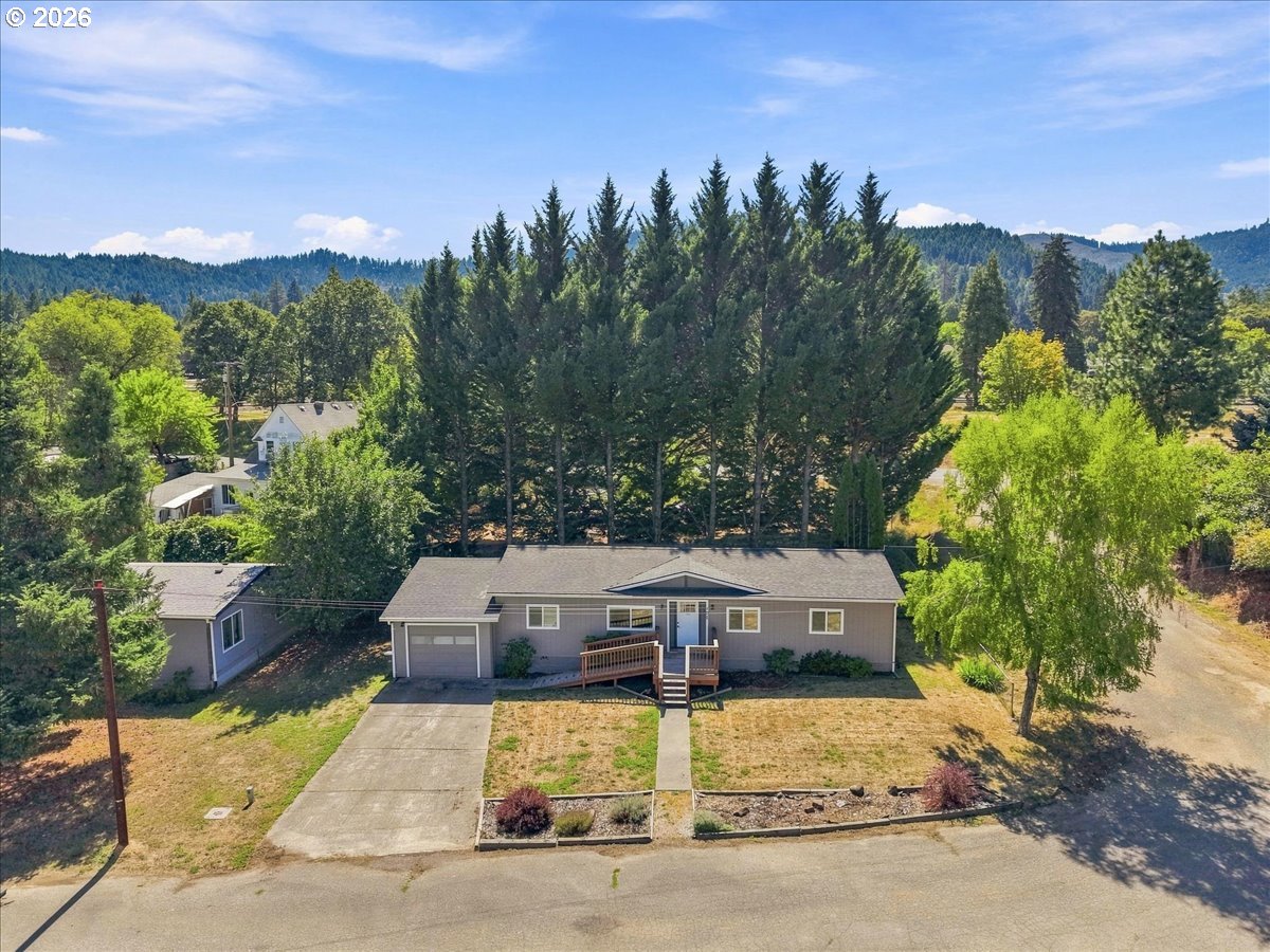 107 GADDIS LN, Glendale, OR 97442, photo 2 of 23