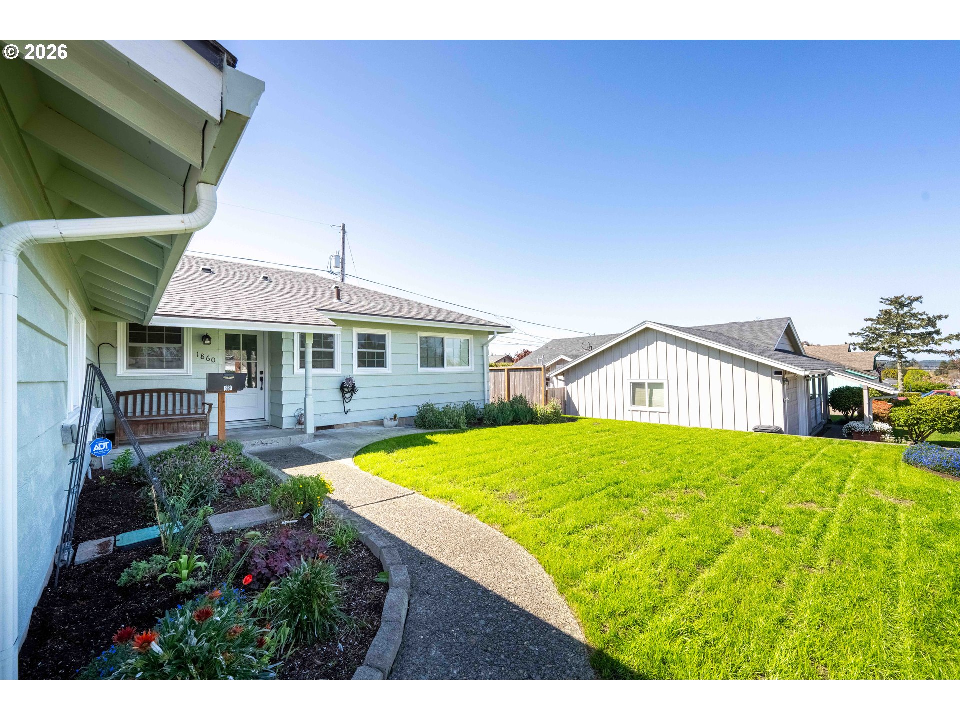 1860 GRANT ST, North Bend, OR 97459, photo 4 of 32